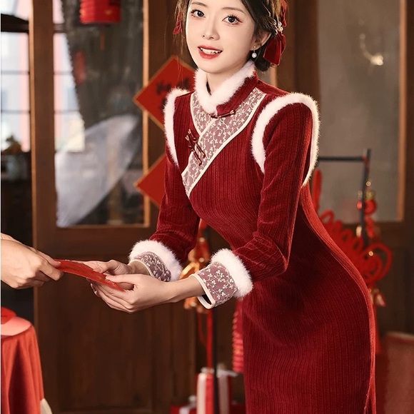 Elegant Red Velvet Dress with White Trim - Picture 2 of 8